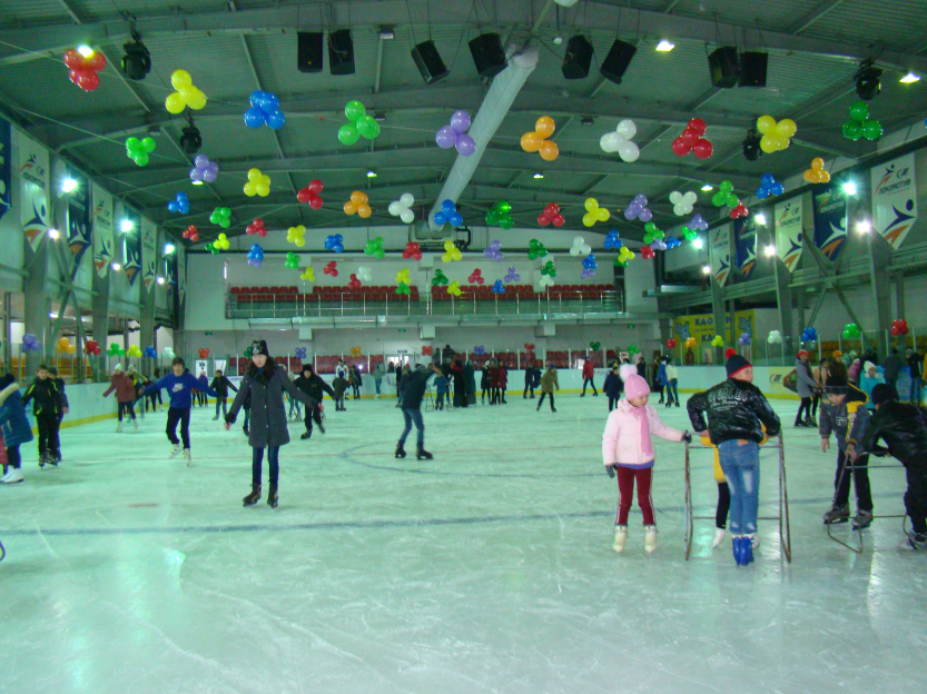 Ледовый каток «Локомотив» открыл свой зимний сезон в Бишкеке