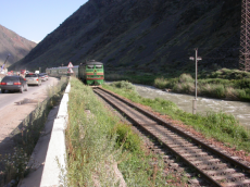 Работы по принудительному спуску камней на участке автодороги Бишкек-Нарын-Торугарт будут продолжены